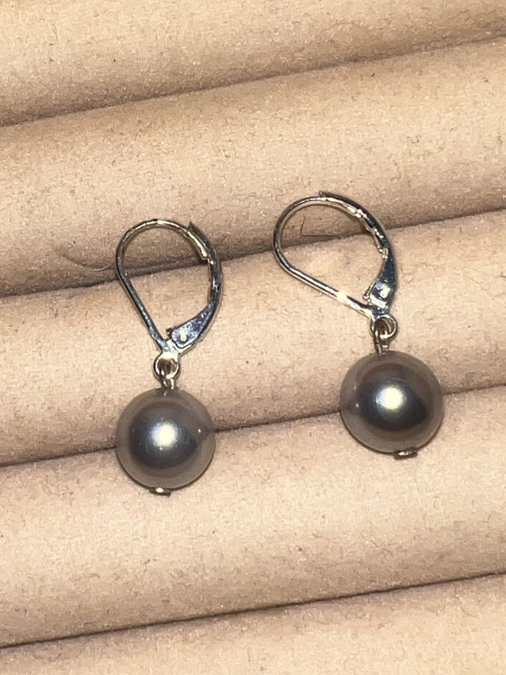 Vintage Gray Faux Pearl Silver Tone Chic Leverback Earrings - Picture 4 of 6